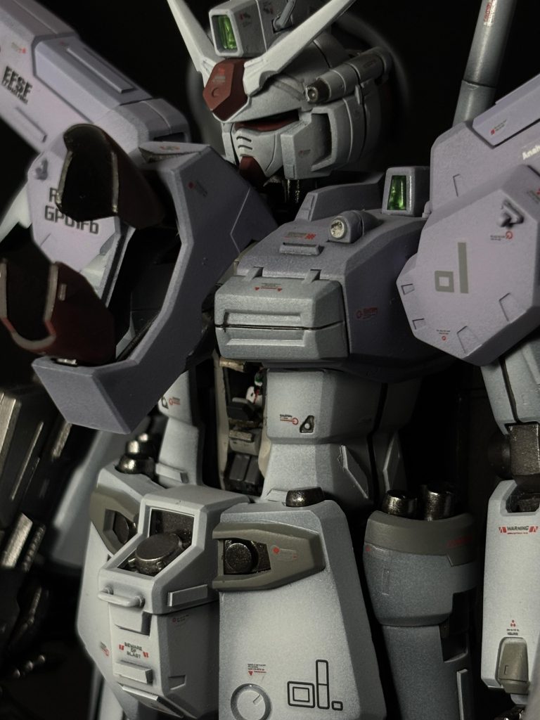 今回はコックピットを作り込みますたシートがコア・ファイター状態のままだったので切って貼ってしてます(*^^*)塗り分け頑張った✌️