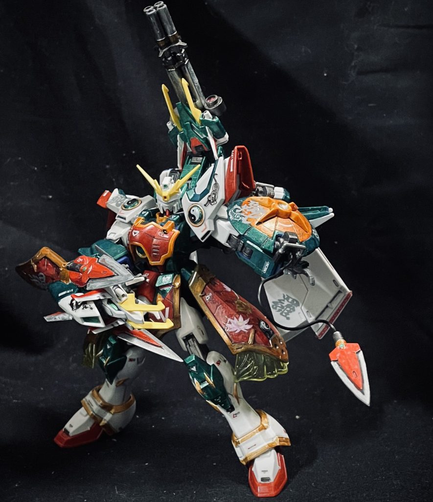 手甲はクナイの位置変更でクロー形態、丸盾は鋲になっているので飛ばせるイメージ