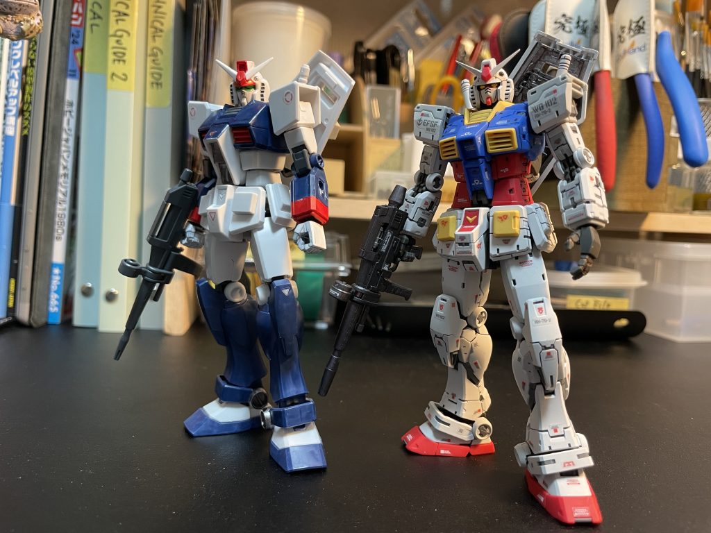 過去作のバイ○ァム風カラーのEGアニキと(gundam-kao2)RGのほうが少し小さいかも？