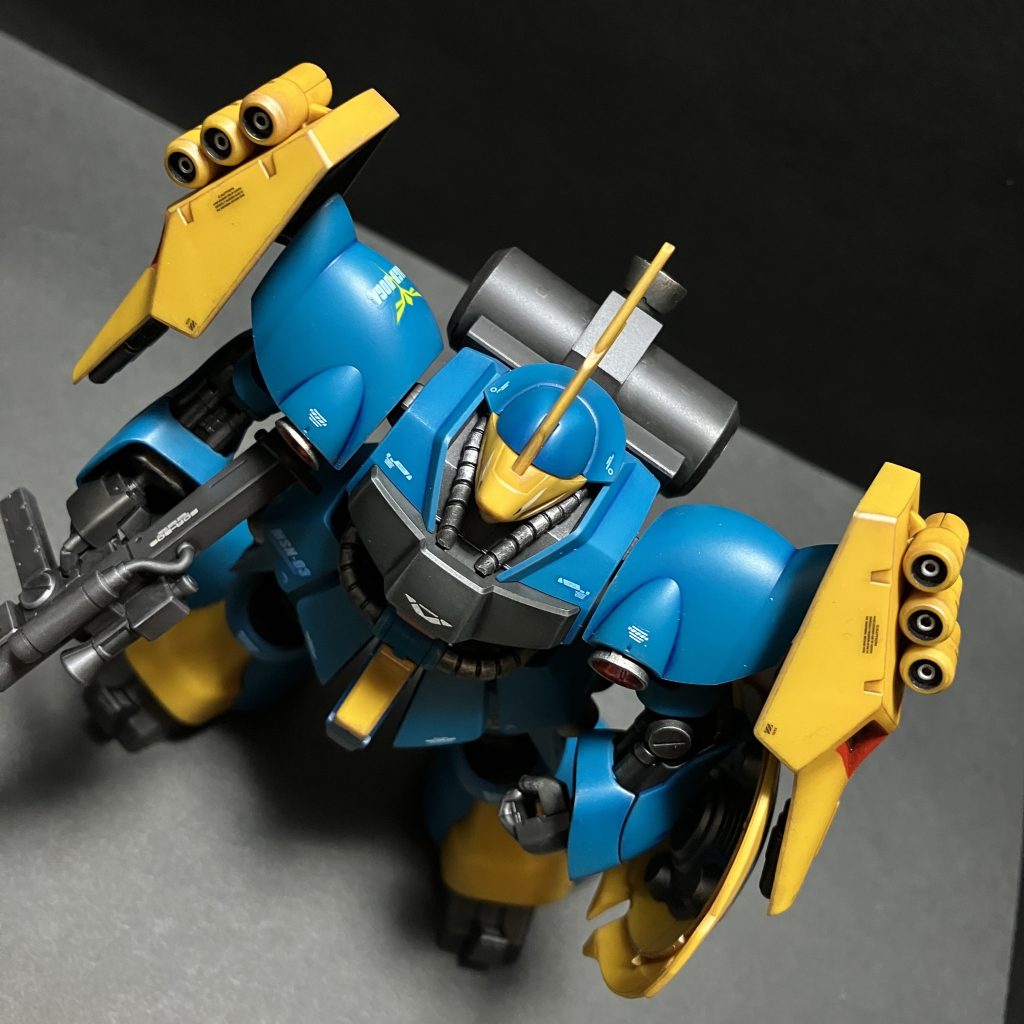 合せ目消しは膝とビーム・アサルトライフルとバックパック。あと、加工部分として足関節部品を膝下で分割して後はめ。ファンネルが3ヶ1だったものを分割。