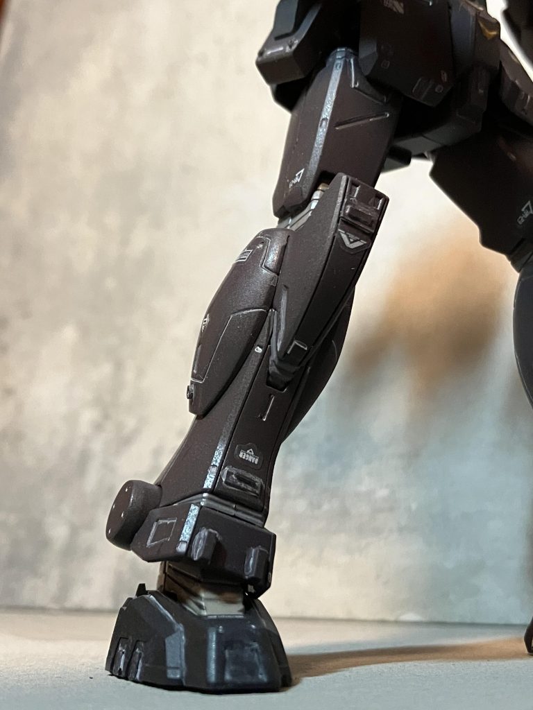 始めてのプラ板貼りで、どこまで貼って良いのが分からずにやりましたσ(^_^;)しかもFSDは機体が黒なので塗装したら、せっかくのプラ板が目立たない 笑🤣なので逆転の発想塗装言うかホワイトで白残し的なことをしてみました