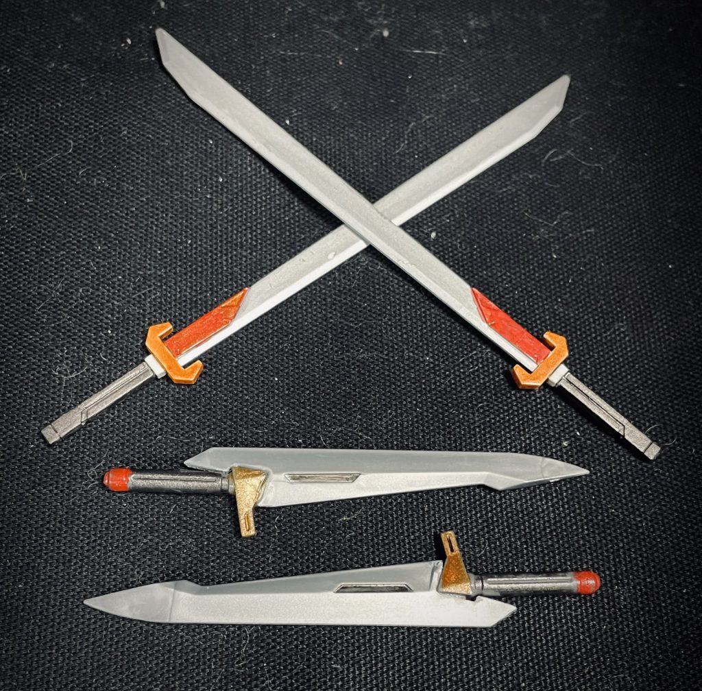 苗刀2本、花刀2本この程度のサイズ違いで分ける必要もないとは思いましたが、中国武器で苗刀、花刀というものがある様なのでイメージしました。IWPSの対艦刀を使いたくなかったけど、「これだっ感」が強かった。