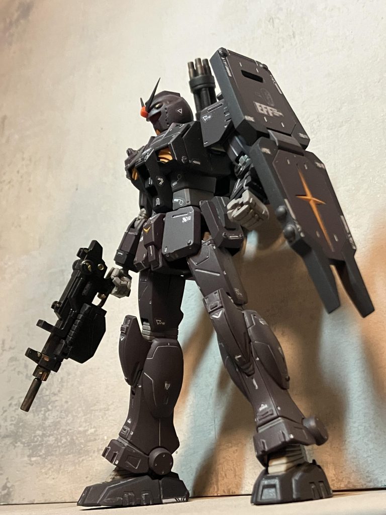 …歴史は、それを亡霊と呼ぶのか悪魔儀式の戯れだったとでも言うのだろうかかつて、存在していたMSと搭乗者がいたMSの名は ガンダムFSD搭乗者の名は知れず…