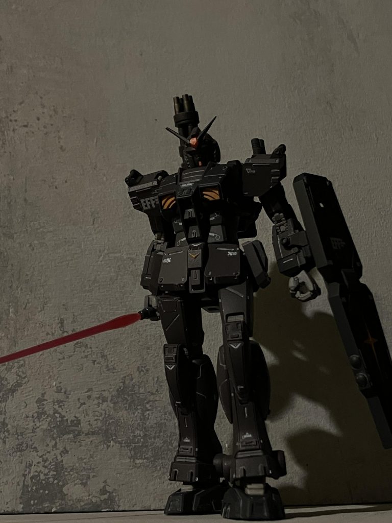 test typeは搭乗者と共にジャブローで試験運用をしていたそこで何が原因かは分からないが test typeは暴走、ジャブロー司令部は大量のMSを投入して、それを止めるに至ったらしい…しかも、その搭乗者は、まだ幼い男児だったと言う話しだ……また、ここに関与していた博士の中にムラサメ博士が居たと言うことだ、そうあのムラサメ研究所の この件は、引き続き探っていきたいと思う以上だ カイ・シデン