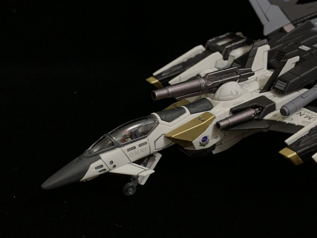 パイロットもしっかり塗装しました。連合軍パイロットスーツの雰囲気出ておりますでしょうか。なお、砲身等はガンメタリックにしてアクセントにしています。