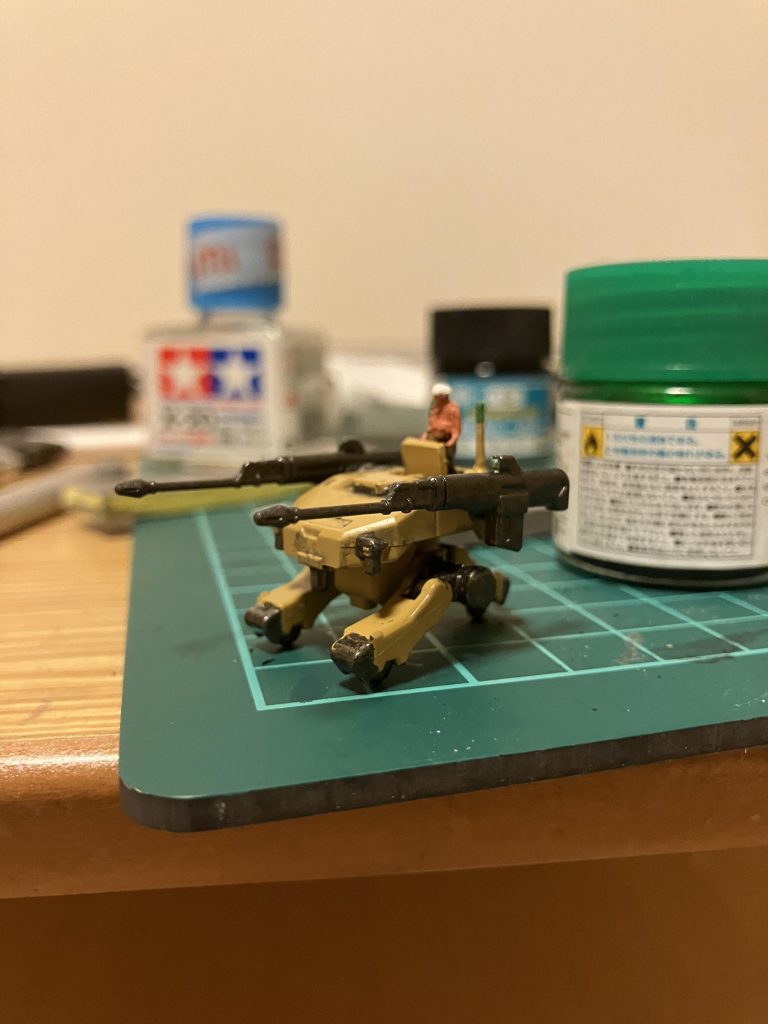 モビルワーカーも指揮官用に改造。百均の人型フィギュアも搭乗させてオルガが乗っている風にしました