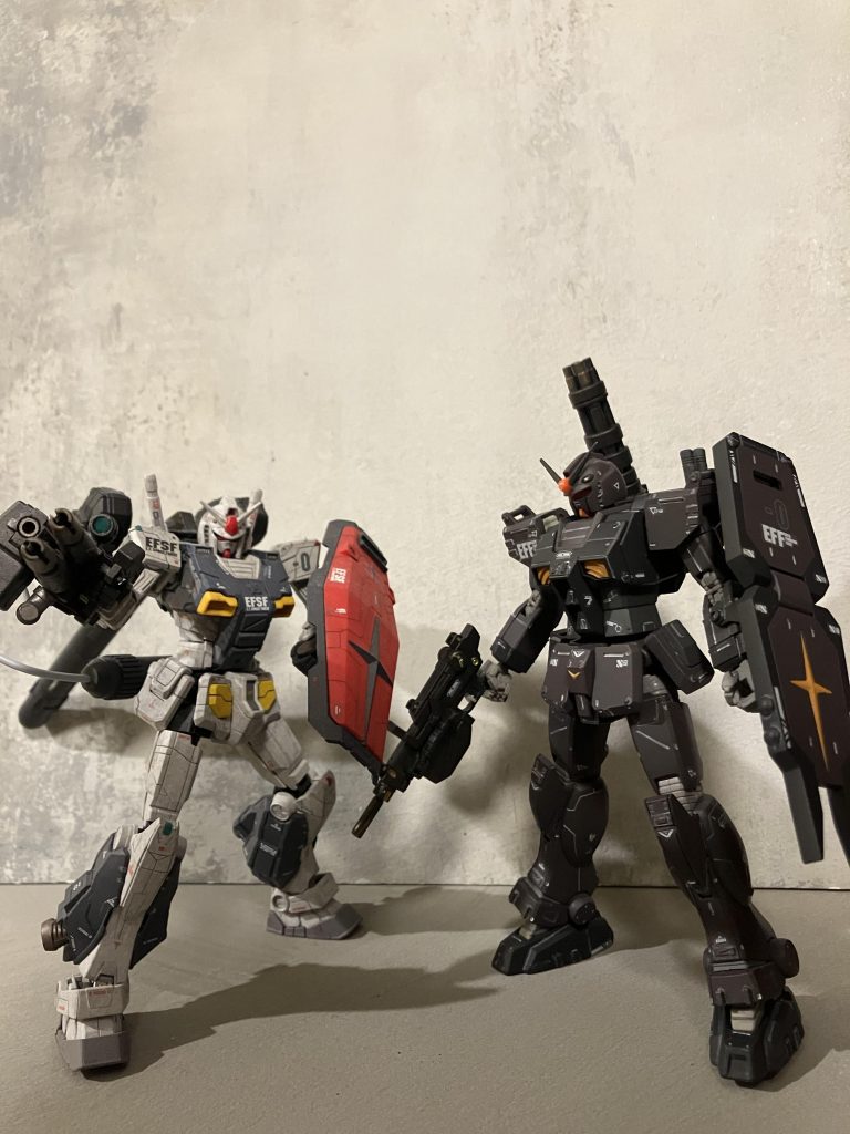 白、黒を並べてパシャリ📷✨ガンダム高起動型が細く見える 笑