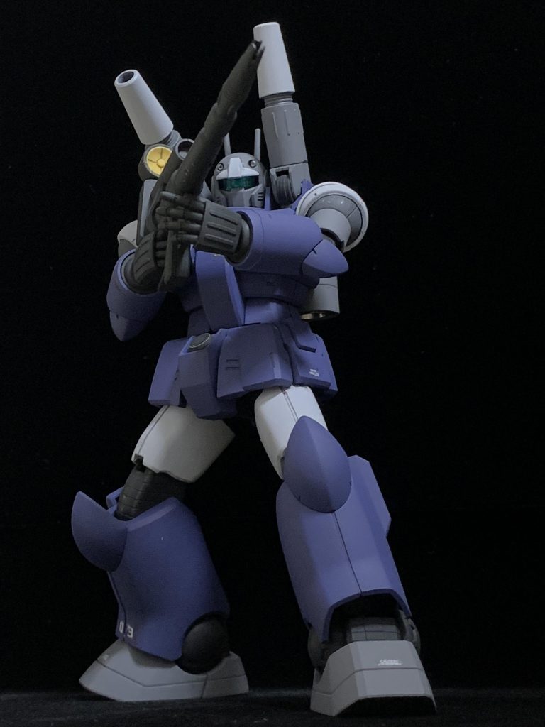 ビームライフル両手持ち。