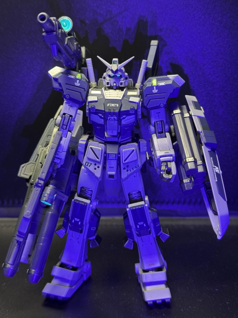 とりあえず個人的には満足です。右腕が重量過多なので飾る時は2連ビームライフルは外します(