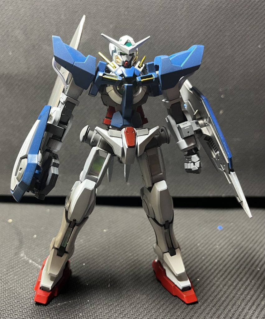 この機体は真っ直ぐ立ったポーズがカッコ良いですね。自分としてはもう少し動いてくれたら嬉しかった(´･ω･`)RG買うか、 新作に期待