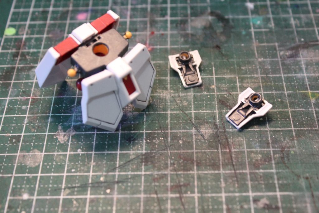 黄色が見えるところはフレーム色に