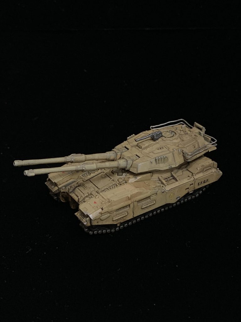 最初からモールドがたくさん入っているので、スミ入れのみでもかなり見映えが良くなると思います。