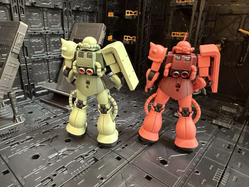 背面からバーニアの外側の塗装をシルバーに塗装するのがトレンドになってます。