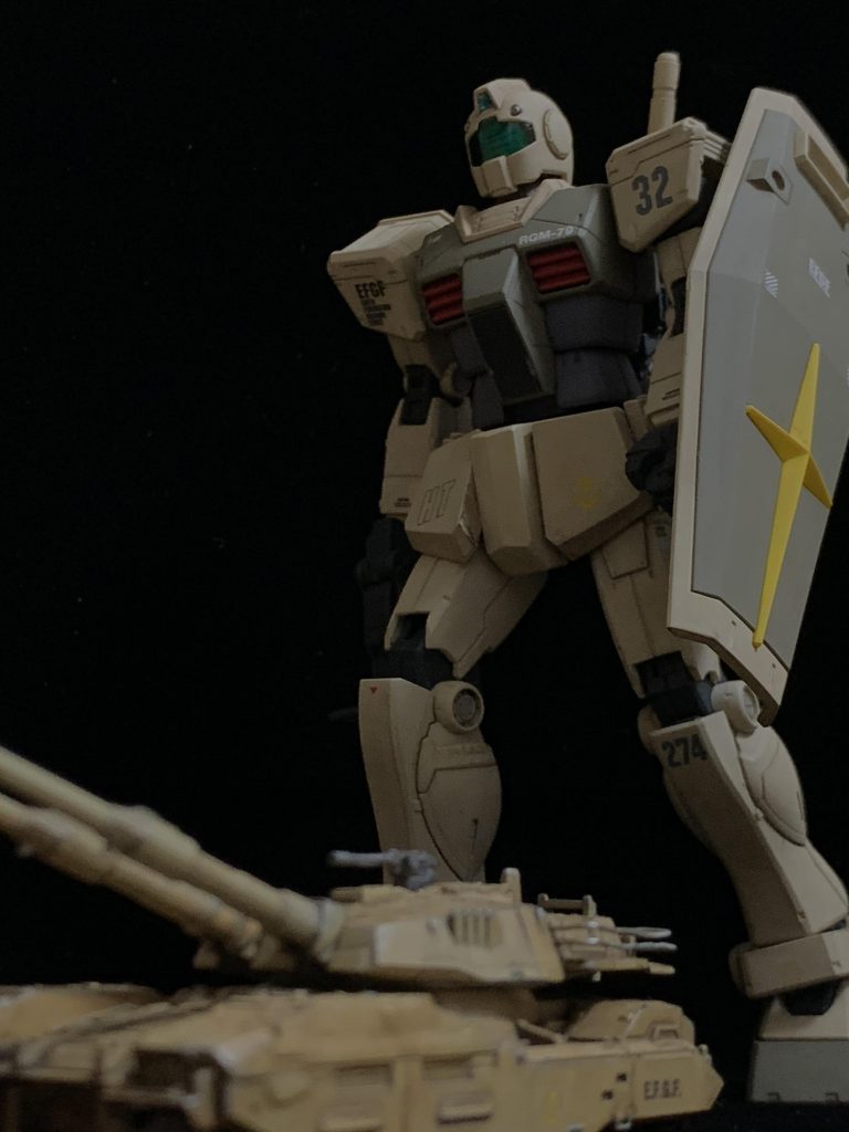 61式戦車との従軍カットで〆。ご覧いただきありがとうございました。カラーレシピ:下地:ファレホプライマーアイボリー関節・武器等:ファレホプライマージャーマンパンツァーグレー本体色(腕部・脚部等):ファレホゲームエアーボーンホワイト胴体:ファレホモデルエアーヘンプ、メカカラーファントムグレー胴体ダクト:ファレホメカカラーダークレッドバーニアノズル:ファレホメカカラーダークスチール頭部バイザー:タミヤエナメルクリアイエロー頭部バルカン:タミヤエナメルクロムシルバー