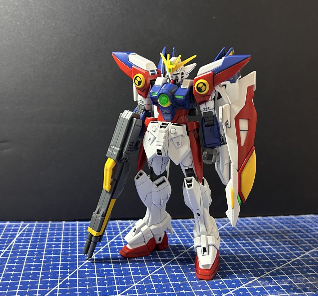 少し頭と胴体がコンパクトな気もしましたが、シールドの保持力は弱かったですが、可動も良く色分けも良くかっこいい機体でした。ビームサーベルが肩に収納出来て、脚が完全変形できれば神キットだなと思いました。