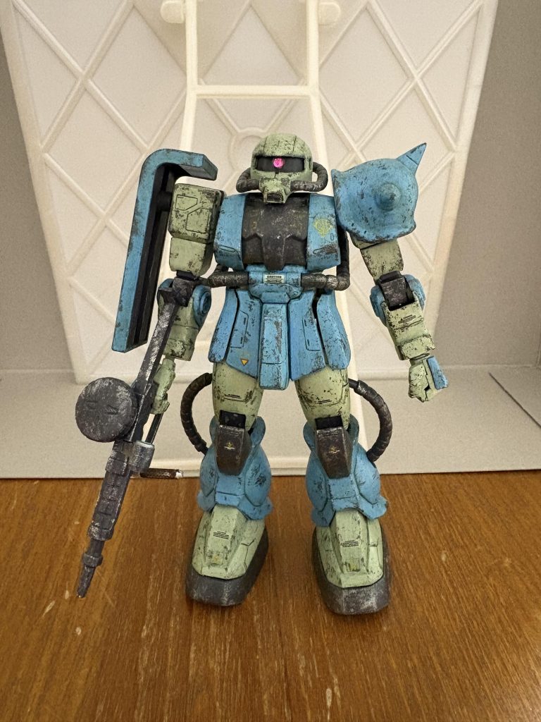 08小隊ザクのスパイクシールドを取られたザクです。