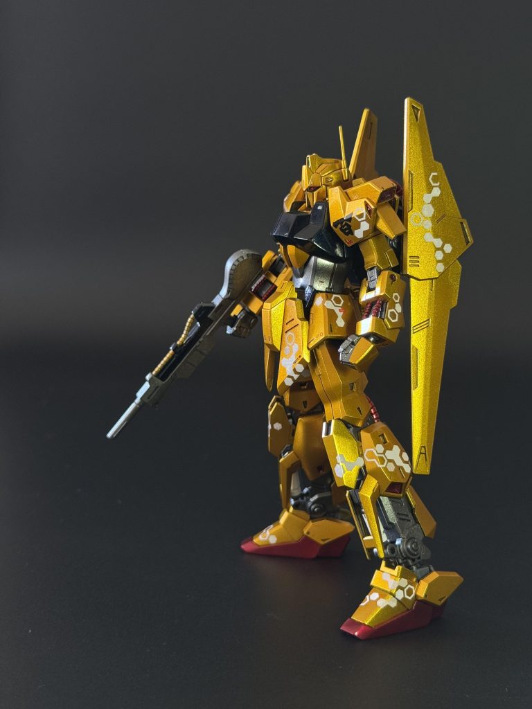 塗装途中にいわゆる中研ぎはやってなかったので仕上がりが心配でしたが、最後に光沢トップコートを吹いた時点で見違える感じにテカテカに‼️