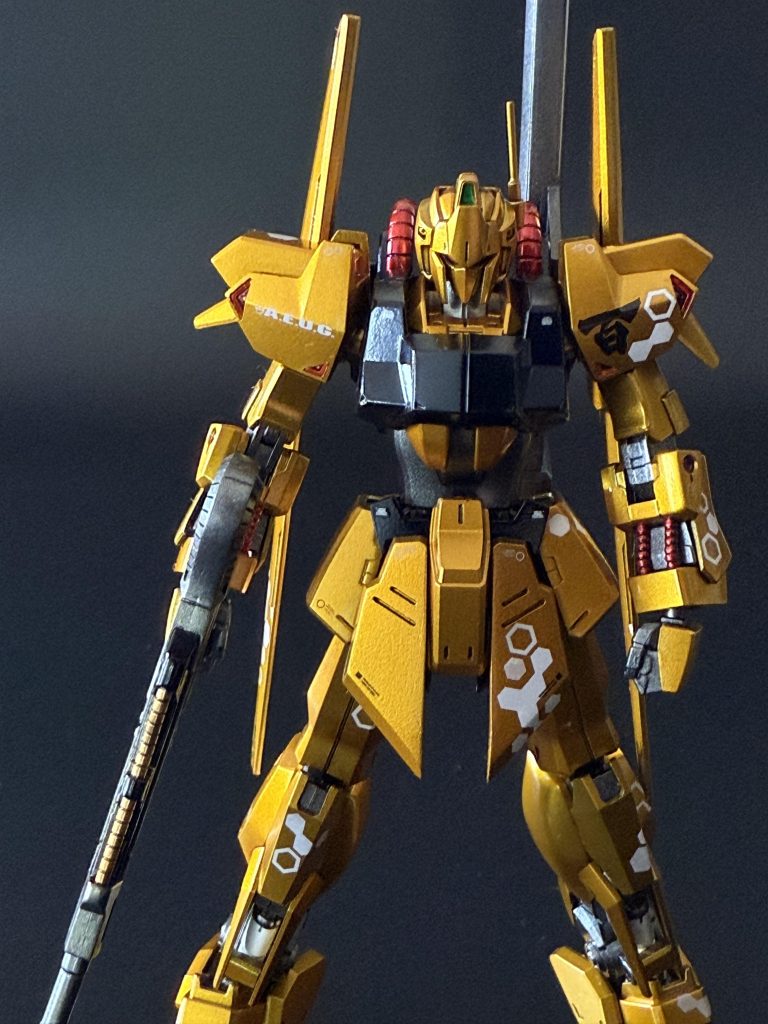 自身初のキャンディ塗装に挑戦しました😁こだわりポイントはVertex漢デカールの「百」とHiQ PARTS HEX-CAMO-DECAL 2のヘックス迷彩ちょい改修はアンテナ真鍮化、フロントアーマー2mm延長、スネシリンダーの分割合わせ目消しくらいです。