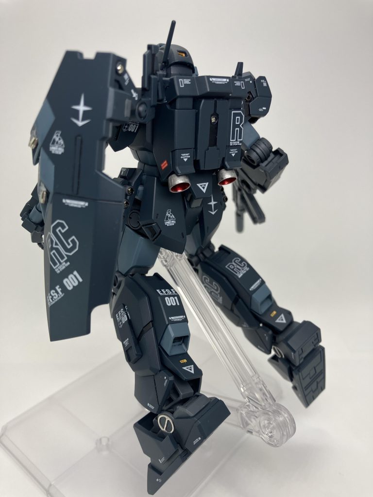 バーニアは定番のガンダムマーカーEXメッキシルバーとロイヤルメタレッドです🫡