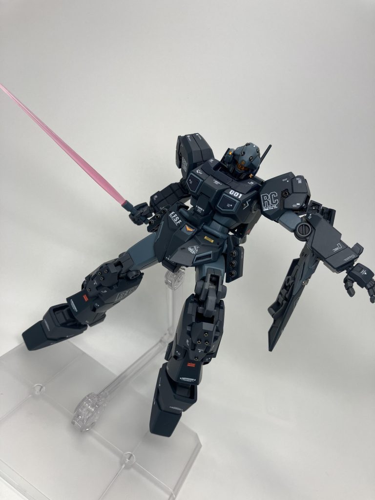 シールドは背面のバックパックからアームで接続されているので、椀部の可動に制限されないのでポージングも良好☺️