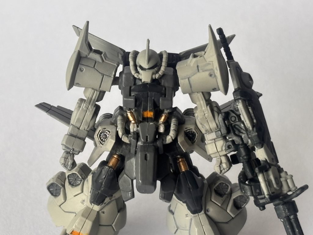 水性サフ吹きの後、ライトエアクラフトグレー(ラッカー)をベースカラーとして吹いてます