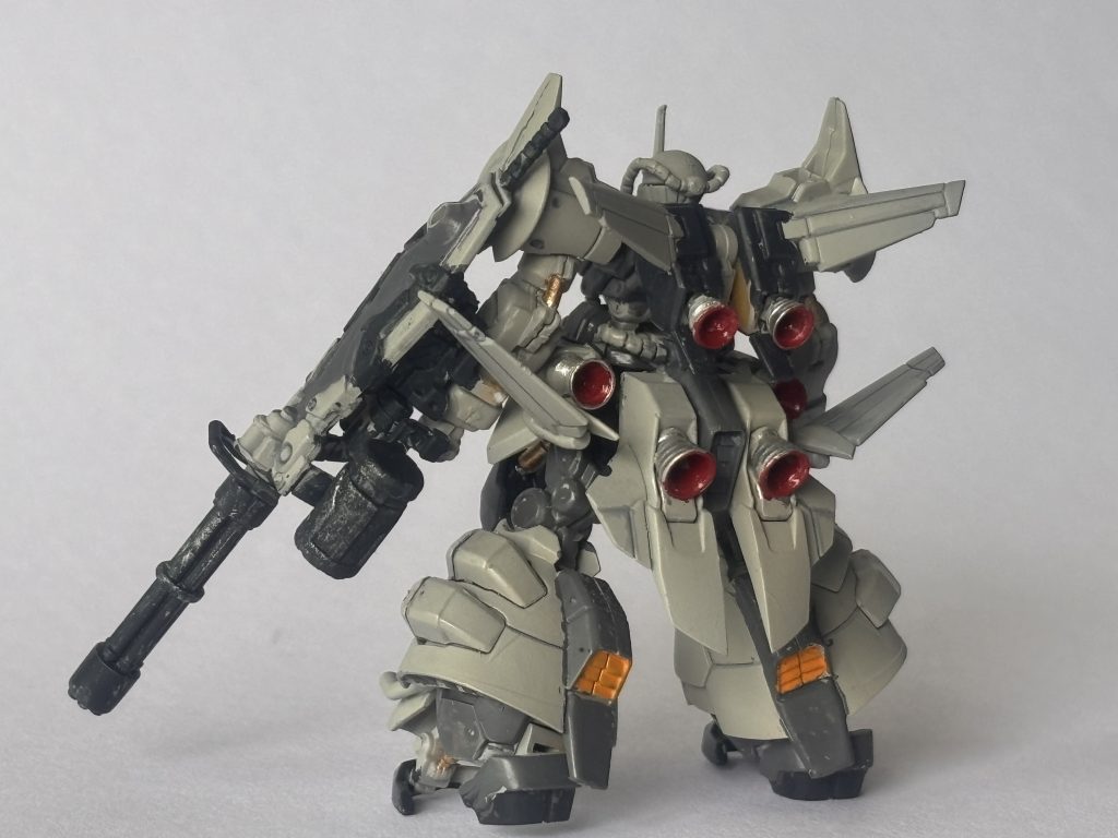 その上に水性カラーを筆塗りしました。水性はこれからミリタリーカラーがリリースされていくそうで楽しみですね。