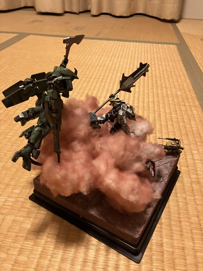 全体像はこんな感じで、台座は全て百均のもので作りました。