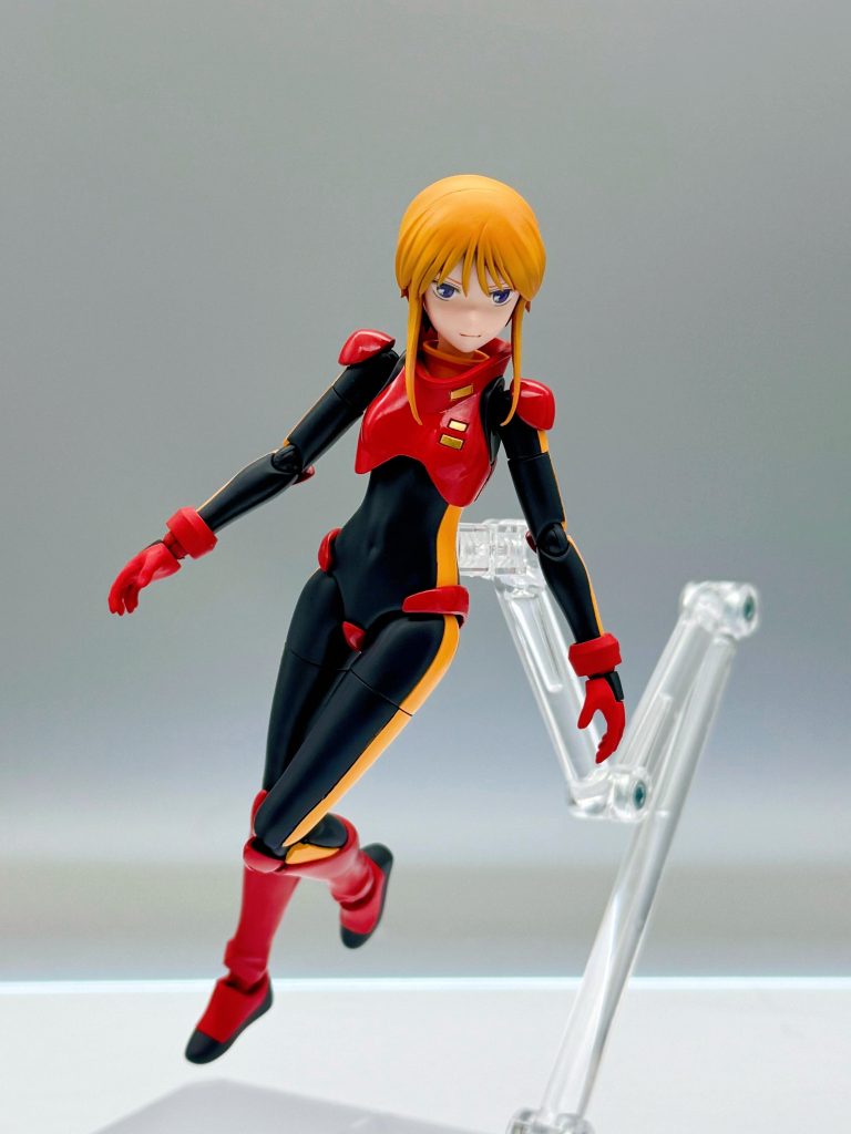 胸のプロテクターの襟部分は接着して後ハメ加工してます。加工は「ふわとろ大尉」さんのYouTubeを参考にさせていただきました。「ふわとろ大尉」さんありがとういい動画です(太田胃散風に読んで)プロテクターの黄色部分は服の黄色と差別化したくて金色にしました。