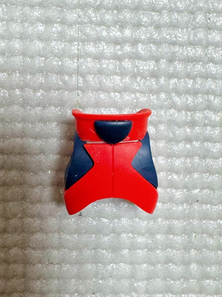 組んだ時の後ろです。プラ板を入れたことで自然に隠せたかな?
