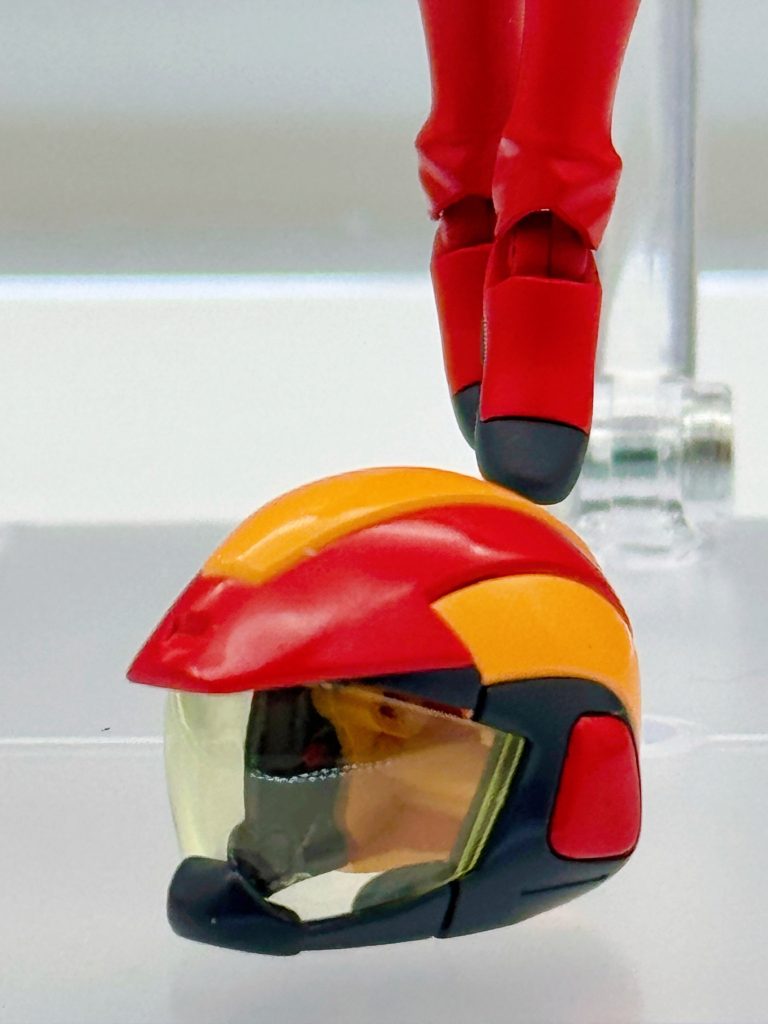 ヘルメットは単純に光沢仕上げにしてます。
