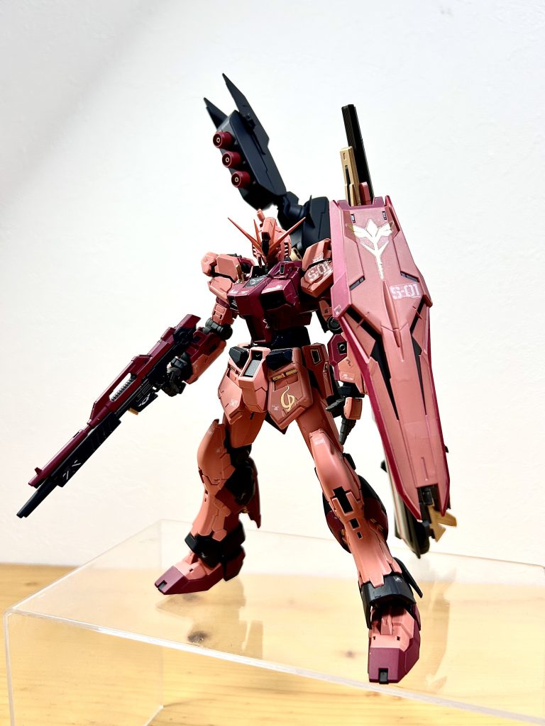 基本塗装はガンダムカラースプレーです。特に目新しい塗料は使わず全塗装です。