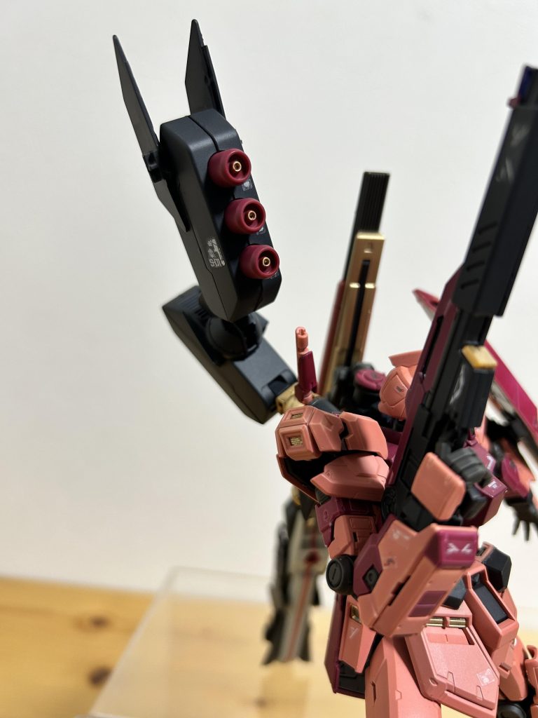 サザビーのファンネル装備アップ。あれこれジャンク品を他のガンプラから拝借。