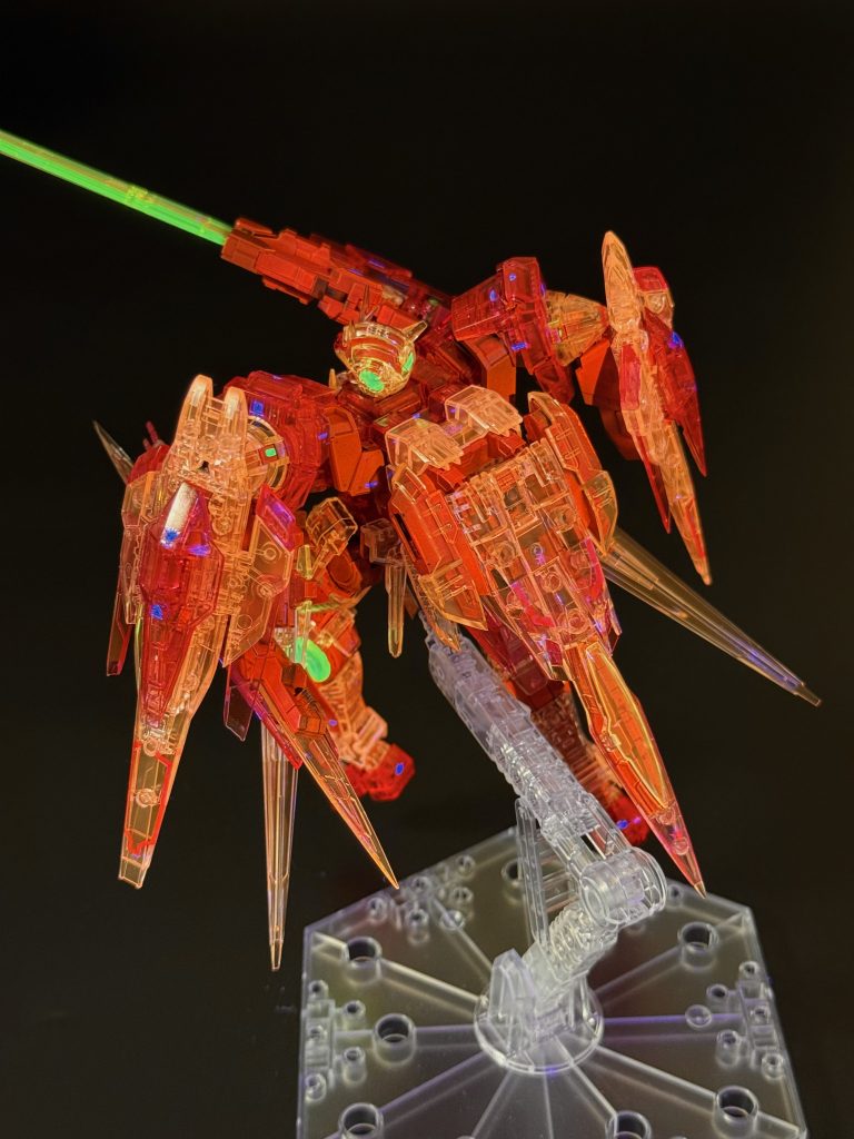 バックショットもいい感じwデカールは社外品の蛍光タイプのものをチョイスしてるんですが、発光時にちょっとしたアクセントになってますねw欲を言うとGNドライブがもっとガッツリ発光すると更にカッコよくなる気がします。