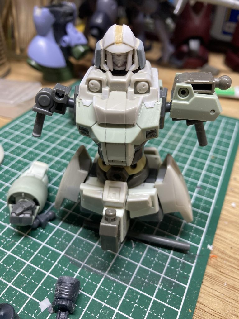 制作途中です、デミトレの胴体に無理やりトールギスの肩から上を乗せてます。