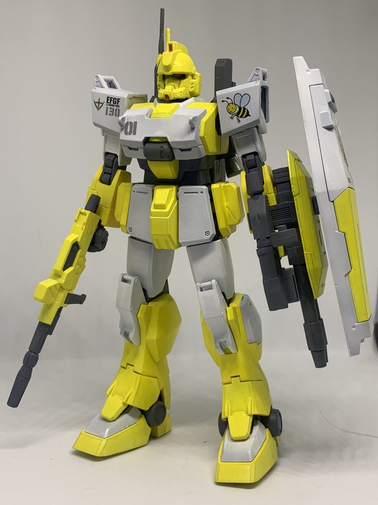 ベースはガンダムEz-8で肩アーマーは陸戦型ガンダムのにお取替え、二の腕や前腕や武装はブルーディスティニー3号機のにお取替えしています。