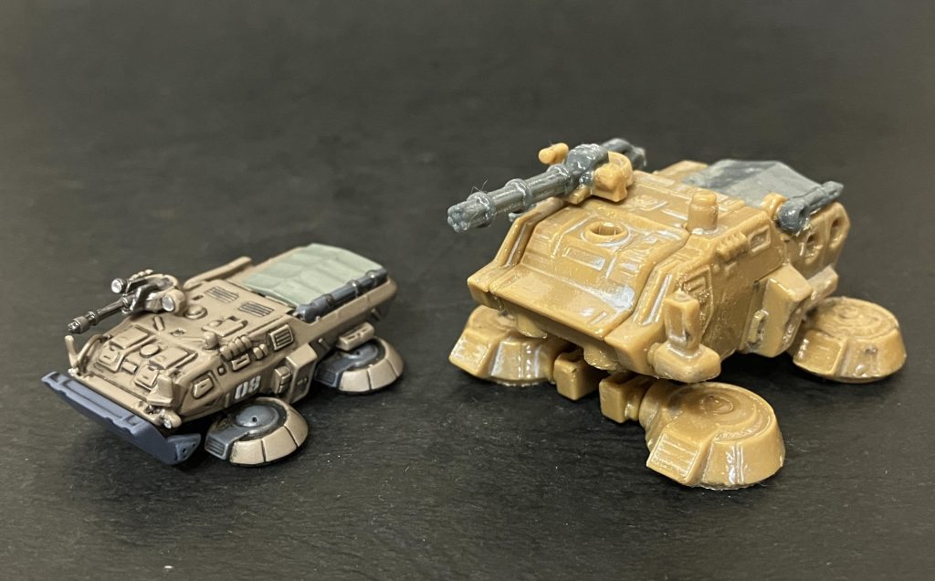 アンサンブル版と比較。最初はアンサンブルを改造しようと思ってましたが、サイズが大きすぎるのと、形状もだいぶ違うので。