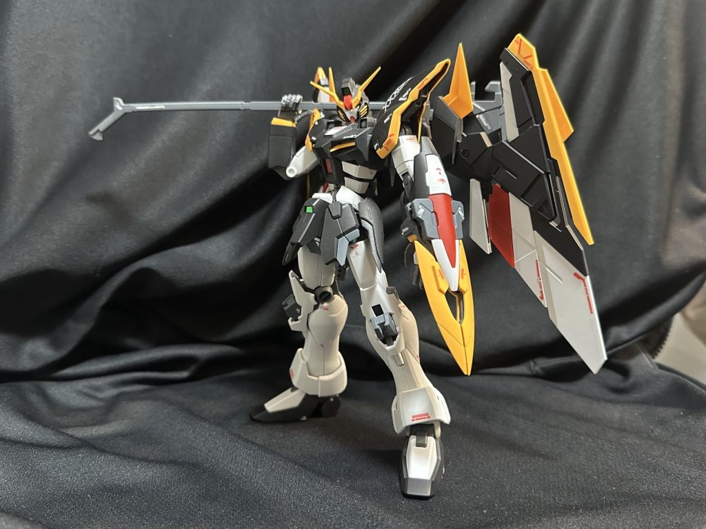 ヘルから逆算ということで膝と足のトゲトゲ除去膝からインジャよろしくビーム刃出そうかと思ったけどTVデスサイズにも無いしいいや…(力尽きました)足はMGウイングEWから流用でデスサイズのポリキャップを埋め込んで組めるように