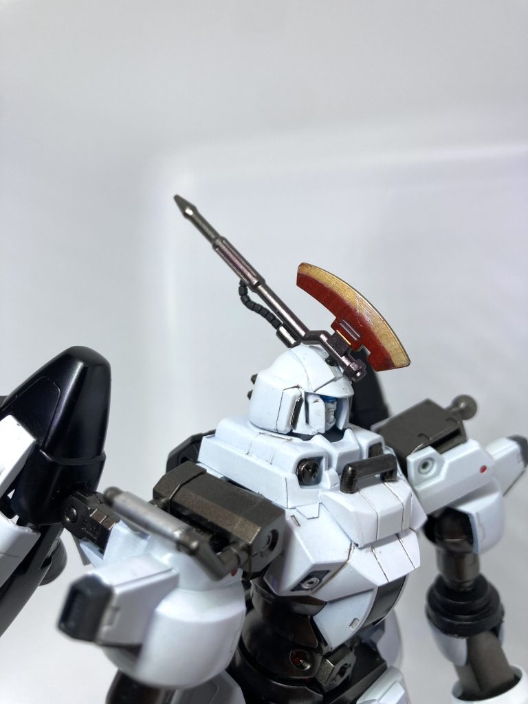 頭のトサカが無かったのでヒートホークで代用してます。赤熱部はシルバーの上からガンダムマーカーの赤と黄色で塗りました。
