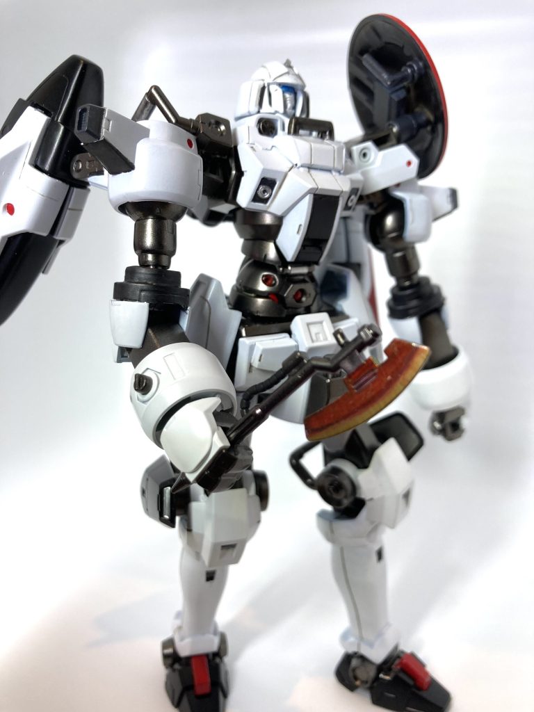 いざとなったら頭から外して装備します。