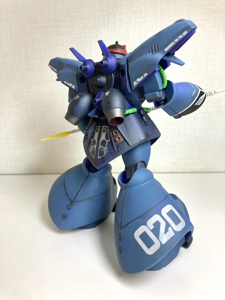 今回は筋彫りも特にやりませんでした。市販のデカールを適当に貼って仕上げました。