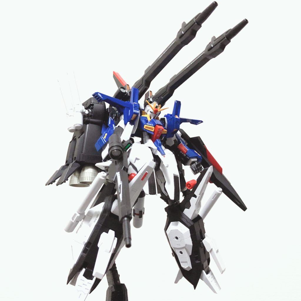 こちらが通常形態。変形機能はオミットされているので背部と脚部に大型ブースターユニットを装備しています。