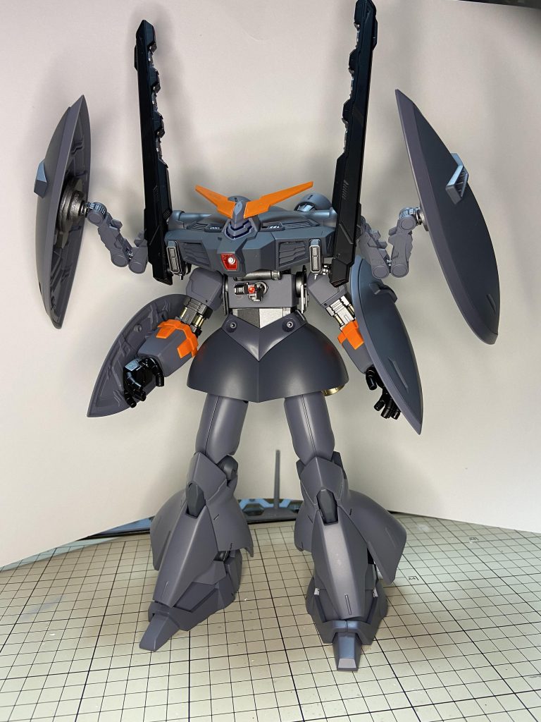 ジオングの肩アーマーを取り外して何とか装着！レールガンは肩や腕が干渉する為上向で。