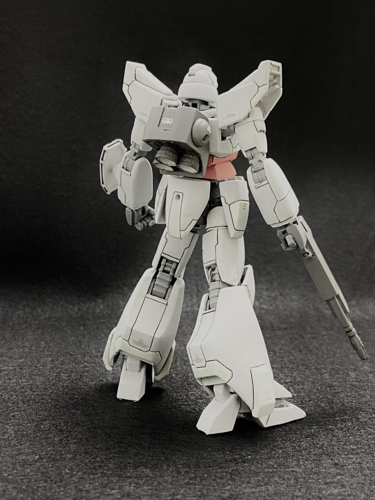 この年代のMSはシンプルさが特徴でありまたそれが魅力とも考えたため、ディテールアップについてはパネルラインは追加しましたが、凸凹は控えめにして輪郭が変わらない程度としました。