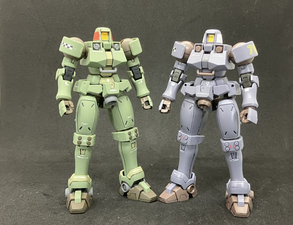 過去作のリーオーNPD(の余りで組んだ通常リーオー)と。一部変えているものの、デカールの位置は基本的にこの当時とそろえています。