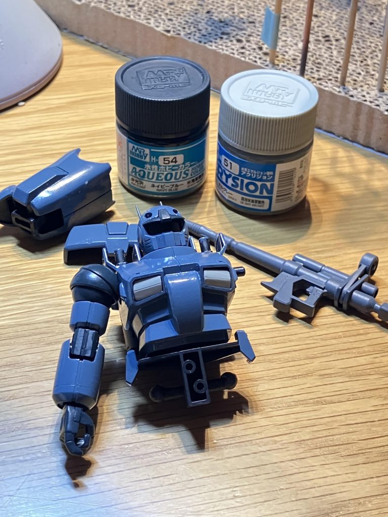 水性塗料で筆塗り。