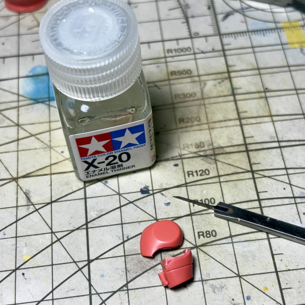 下腕部はエナメル割りで分割し、合わせ目を消しています!