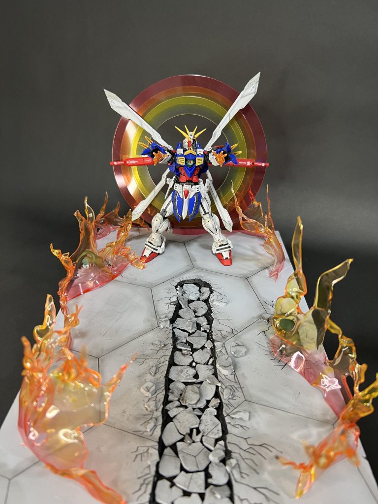 今回のジオラマはRGゴッドガンダムの出来がめちゃくちゃ良いのでこのキットでジオラマ作りたいなというところから始まりました。 Gガンダムなら対戦シーンがいいなと考えゴッドガンダムの相手に誰が相応しいかを悩みましたがやはりラスボスはデビルガンダム最終形態かと思い制作開始。 ゴッドガンダムはさすがのRG。ものすごく出来が良いので基本は塗装とウェザリングだけの仕上げ。