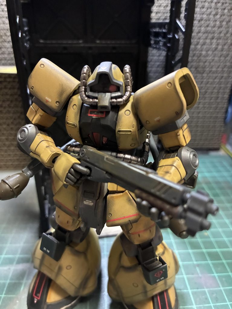 正直2体目(1体目は素組み)だったので武器はケンプファーから拝借ショットガンとシュツルムファウストを腰に