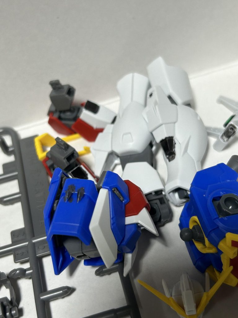 雑に部分塗装、後々汚しで調整