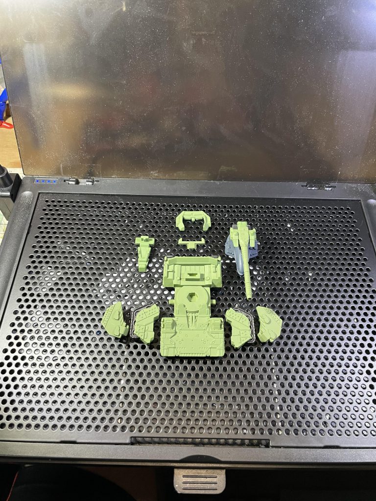 イグルーのヒルドルブ回を見返してみても、なかなかヒルドルブがどんな構造になってるのか把握し辛かったので、これを機に分解してみる事に(笑